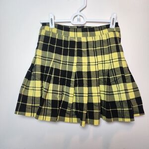 Love Tree Pleated Mini Skirt Womens Size Small Yellow/Black Plaid Schoolgirl
